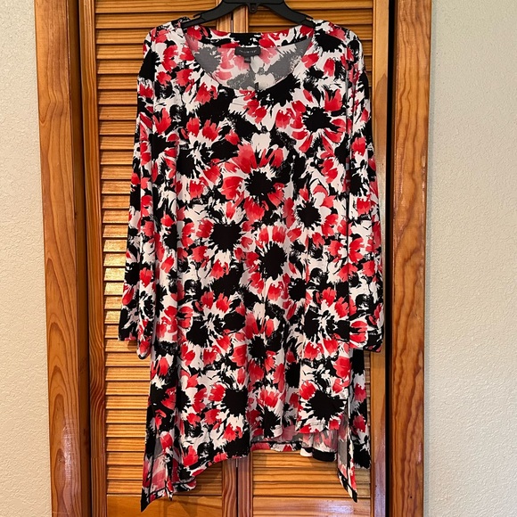 The Limited Tops - The Limited Women’s Painterly Flower 3/4 Sleeve Tunic Top. Size 3X. NWT.